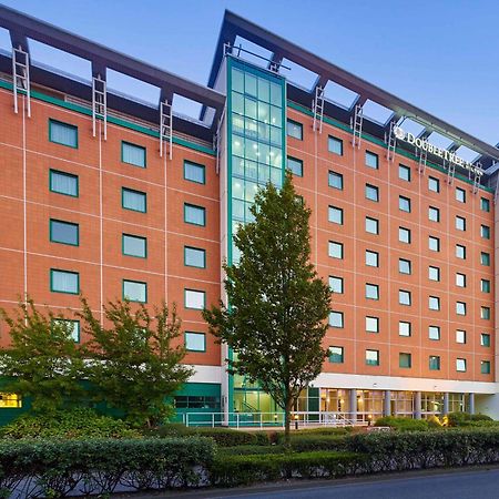 מלון Doubletree By Hilton ווקינג מראה חיצוני תמונה