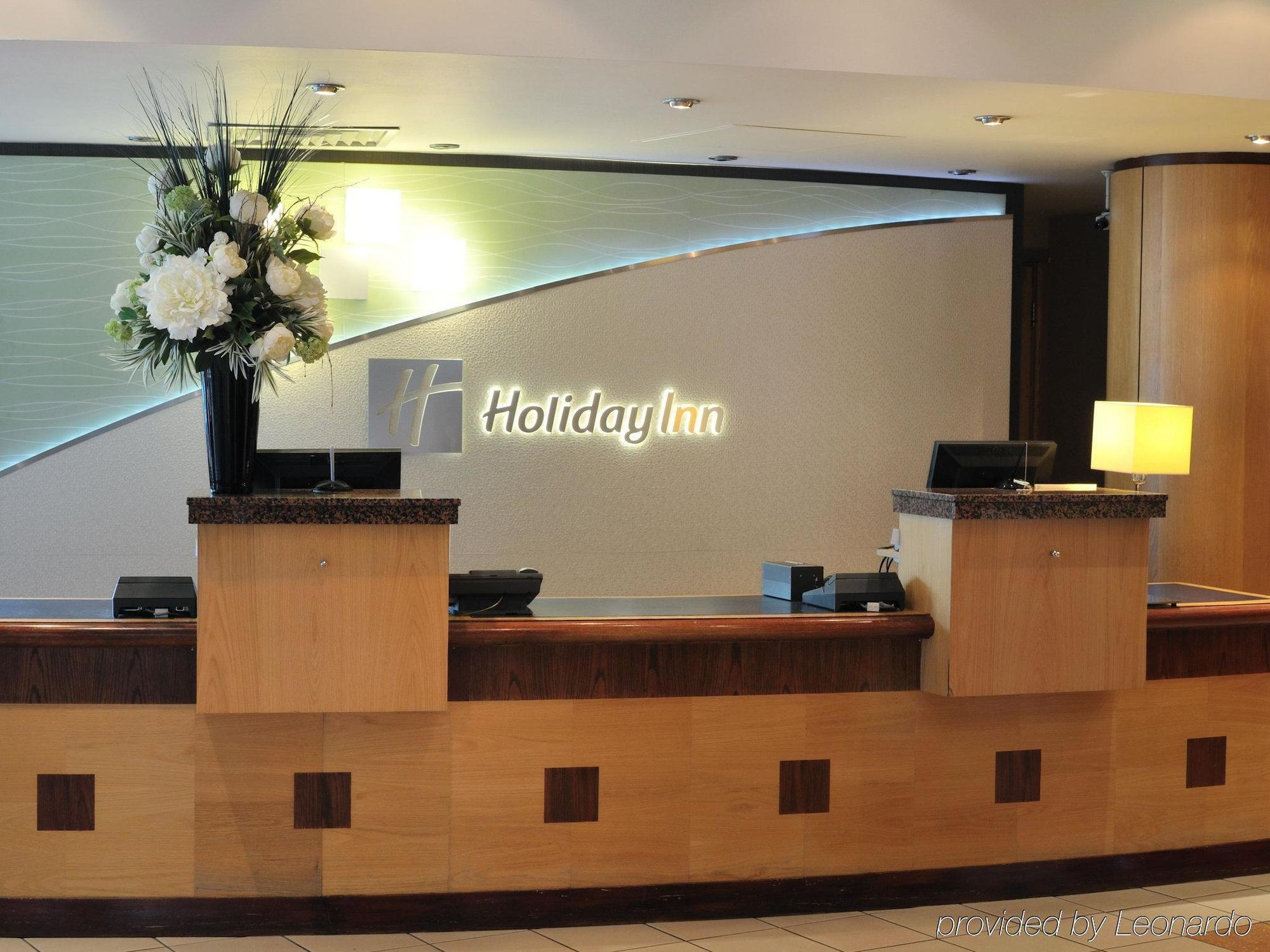 מלון Doubletree By Hilton ווקינג מראה פנימי תמונה